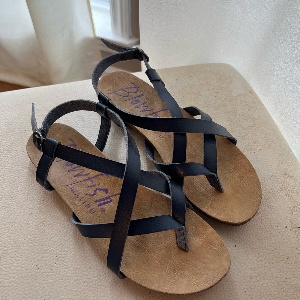 Blowfish Malibu Women's Navy and Tan Strappy flat buckle Sandals